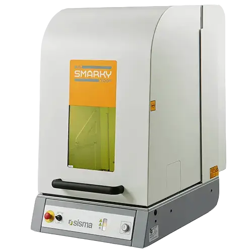 Una máquina de marcado láser industrial compacta con la etiqueta "SISMA SMARKY YAG" con una ventana de visualización tintada en amarillo y botones de control en el panel frontal.