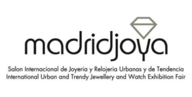 Logotipo de Madridjoya con un icono de un diamante sobre la letra «j»; debajo se lee «Feria Internacional de Joyería y Relojería Urbana y de Tendencias» en español e inglés, inspirada en el espíritu innovador de eventos como la 31.ª BIEMH 2022.