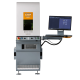 Máquina industrial de marcado por láser con panel de control y monitor adjunto que muestra la interfaz de software, marca "CSP PRO" de Sisma.