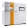 Una impresora 3D industrial Sisma Mysint 100 con un panel de control táctil y una franja vertical naranja en la parte delantera.