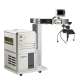Una soldadora láser industrial Sisma SWA 120 con un monitor, un microscopio y un panel de control acoplados sobre una base con ruedas.