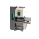 Máquina industrial automatizada BSP con panel de control, pantalla de visualización y zona de procesamiento cerrada, diseñada para tareas de fabricación o montaje sobre fondo gris claro.